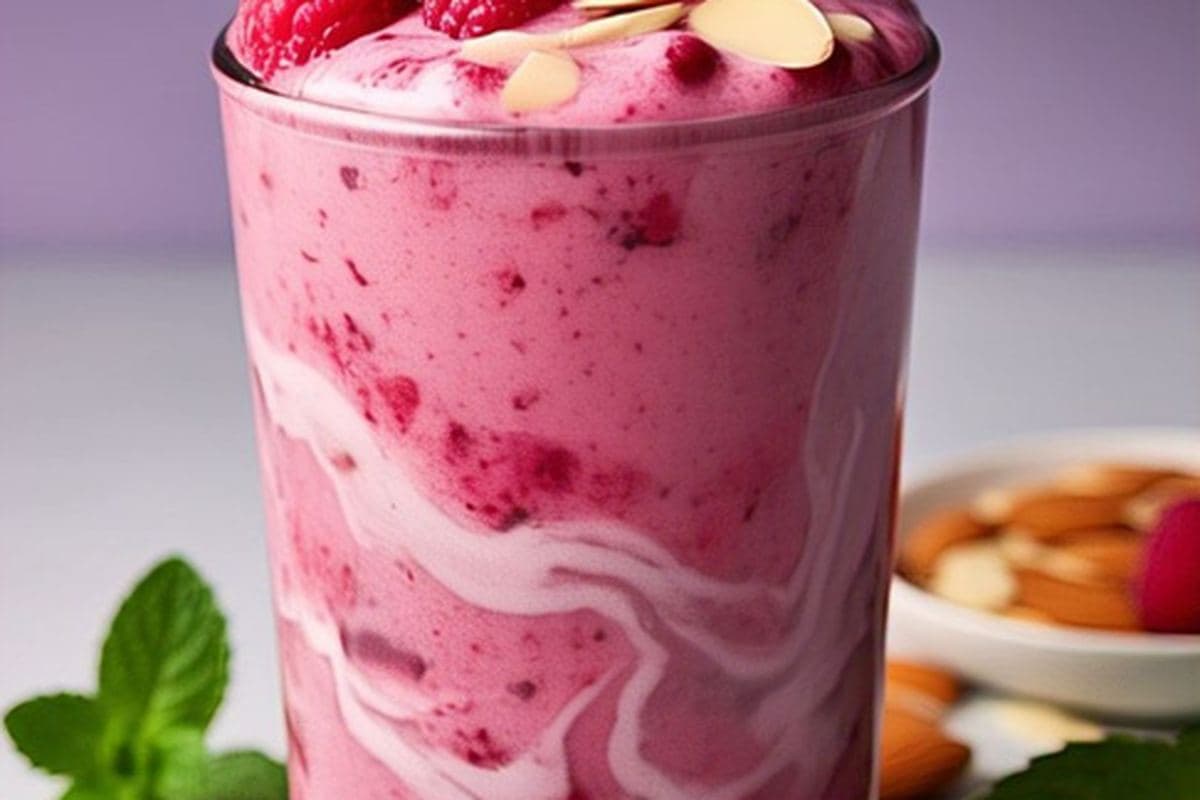 Raspberry Almond Dream Smoothie