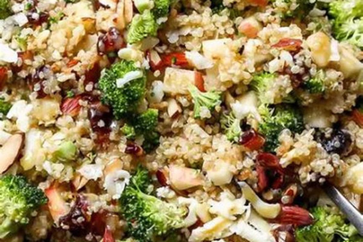 Broccoli & Cheddar Quinoa Bowl