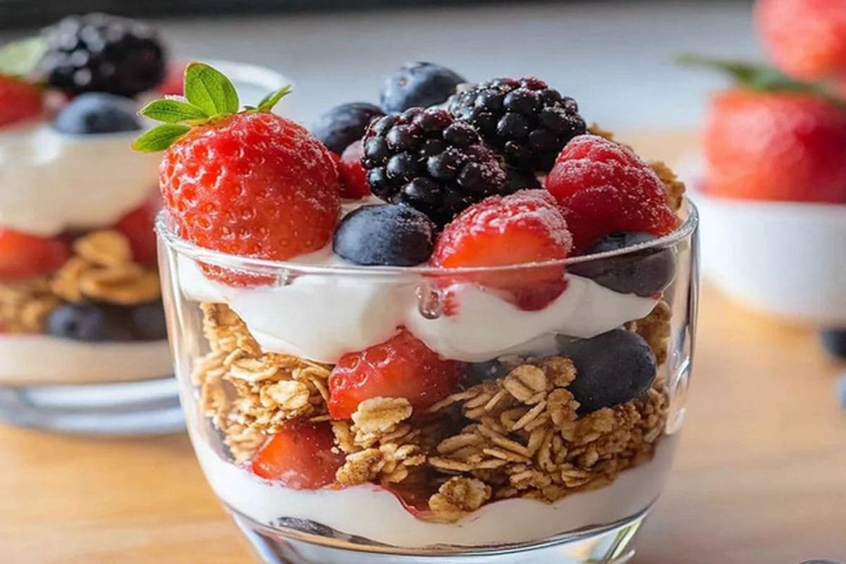 Greek Yogurt Parfait With Berries & Flax
